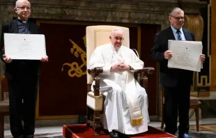 Papa Francisco com os ganhadores do Prêmio Ratzinger 2022