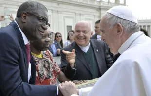 Papa Francisco com Denis Mukwege.