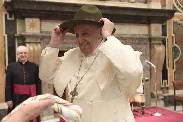 Papafrancisescutas.jpeg