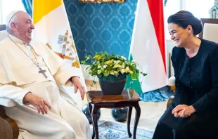 Papa Francisco com a presidente da Hungria, Novak Katalin, em Budapeste