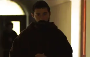 Shia Labeouf interpreta são padre Pio no filme "Padre Pio"