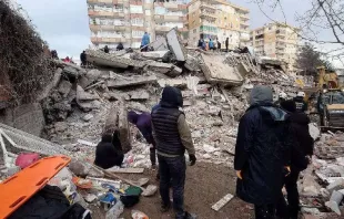 Prédio que desabou em Diyarbakır, Turquia, após os terremotos de 6 de fevereiro de 2023