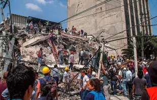 Edifício destruído na Cidade do México depois do terremoto de 19 de setembro.