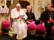 O papa durante as vésperas na basílica de Notre Dame de Quebec