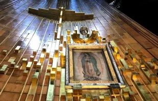 Imagem original da Virgem de Guadalupe em seu santuário na Cidade do México.