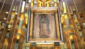 Imagem original de Nossa Senhora de Guadalupe em seu santuário na Cidade do México.