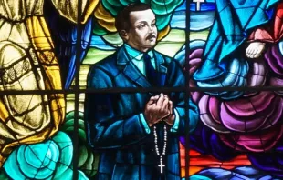 Vitral de José Gregorio Hernández na Venezuela. Credit Rjcastillo (CC BY-SA 3.0)