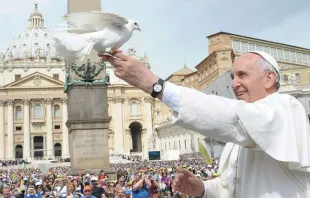 Papa Francisco durante um ato pela paz.