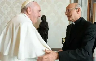 Papa Francisco com monsenhor Fernando Ocáriz, prelado da Opus Dei