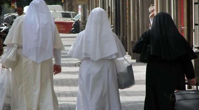 STJ autoriza religiosas a usarem véu em foto da carteira 